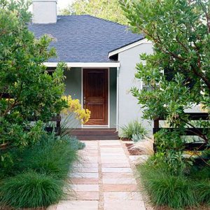 앞마당의 매력을 높이는 7가지 조경 팁