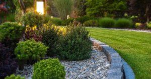 휴식 공간으로 변모시키는 뒷마당 조경 팁