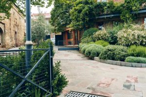 지속 가능한 경관 조성: 간편한 친환경 야외 디자인